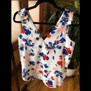 Banana Republic XS White and floral V-neck tank